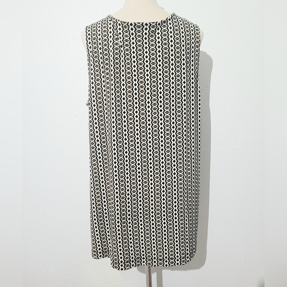 LANE BRYANT Women's Drape Neck Sleeveless Blouse Tunic Size 14/16 Lightweight - Picture 5 of 13